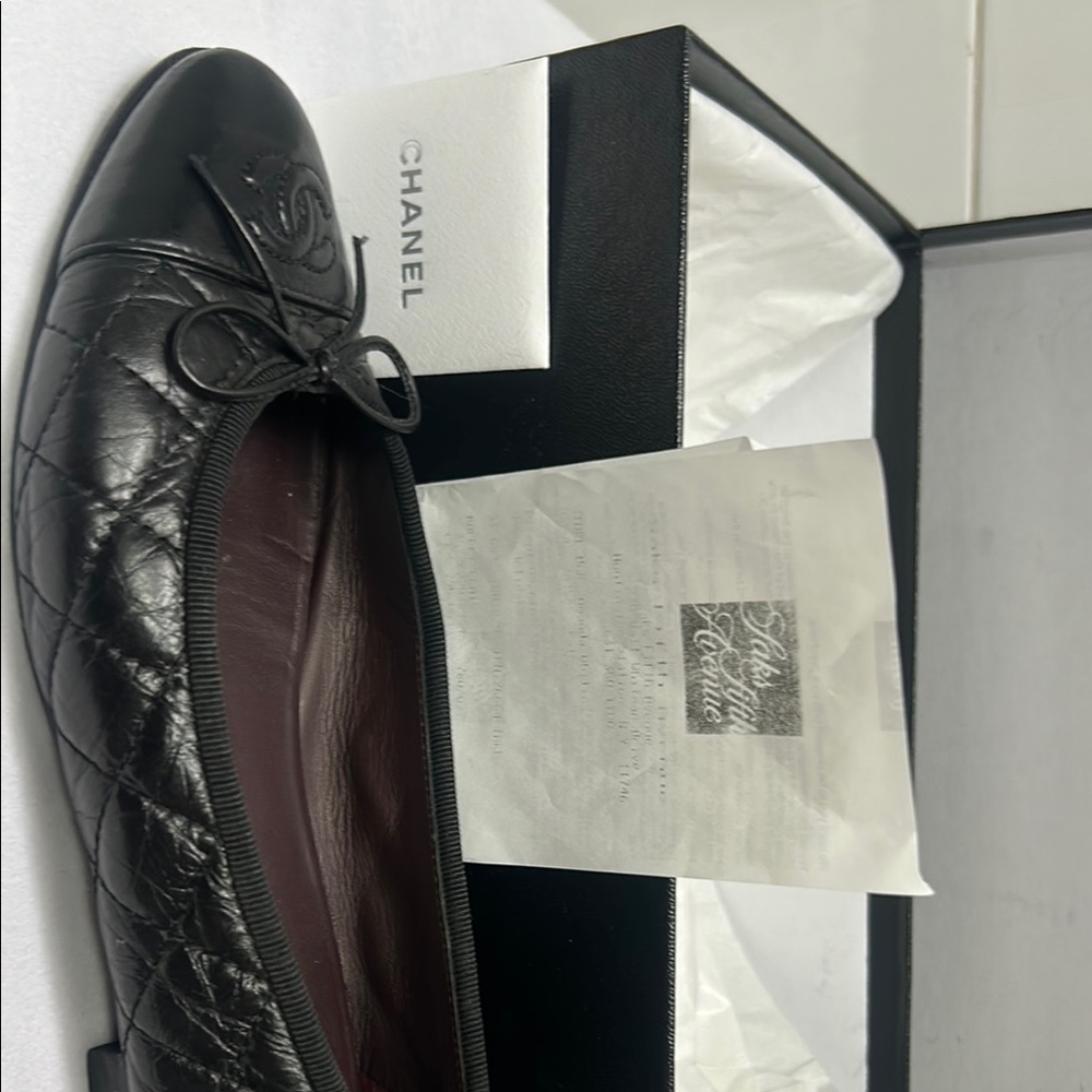 CHANEL Black Flats with Bow Accent - Picture 5 of 7